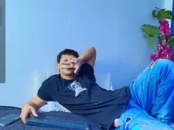 Amateur Sex Cam of AlexDuMontt