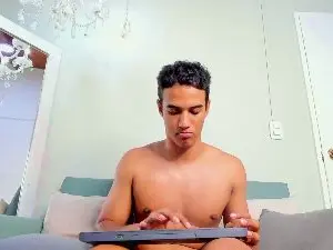 Cam4 Live Porn of KyrozStorm