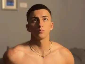 Chaturbate Live Sex Cam of salvatore_romanoo