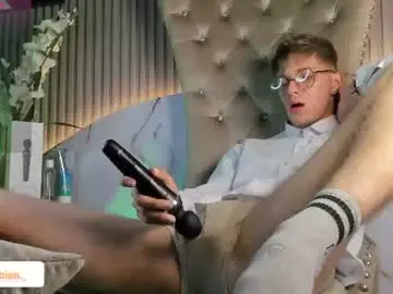 Chaturbate Live Sex Cam of robbinblaze