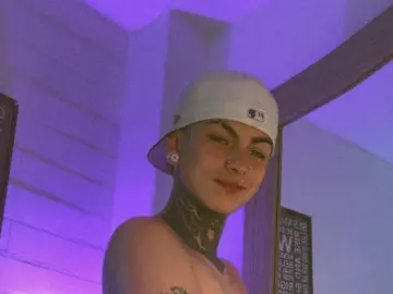 Imlive Free Porn Cam of AdamsWalker69