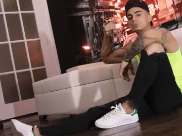 Livejasmin Free Porn Cam of DerrickPierc