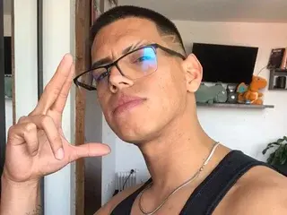 Streamate Live Sex Cam of Jhonnbooy