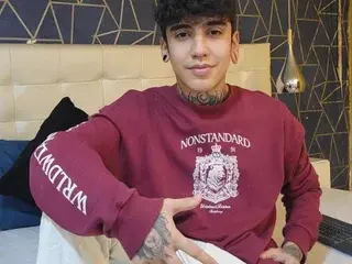 Streamate Sex Cam of SantiAbader