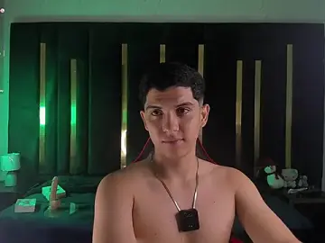 Stripchat Sex Cam of Brat_