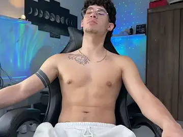 Stripchat Watch Live Sex Cams of Kisan_Smith